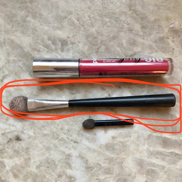 The Body Shop Other - IN SEARCH OF large tip sponge eye shadow brush The Body Shop Other - IN SEARCH OF large tip sponge eye shadow brush